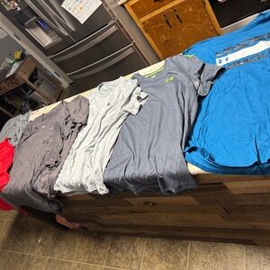 8 XL Under Armour T-Shirt Collection